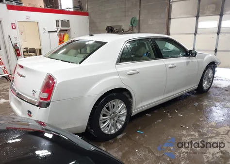 2014 Chrysler 300 z USA, uszkodzony, nr VIN 2C3CCARG2EH328084